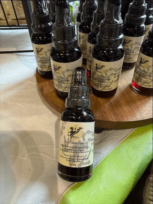 Josie's Sweet Caviar Madagascar Pure Clove Extract — 1 oz bottle